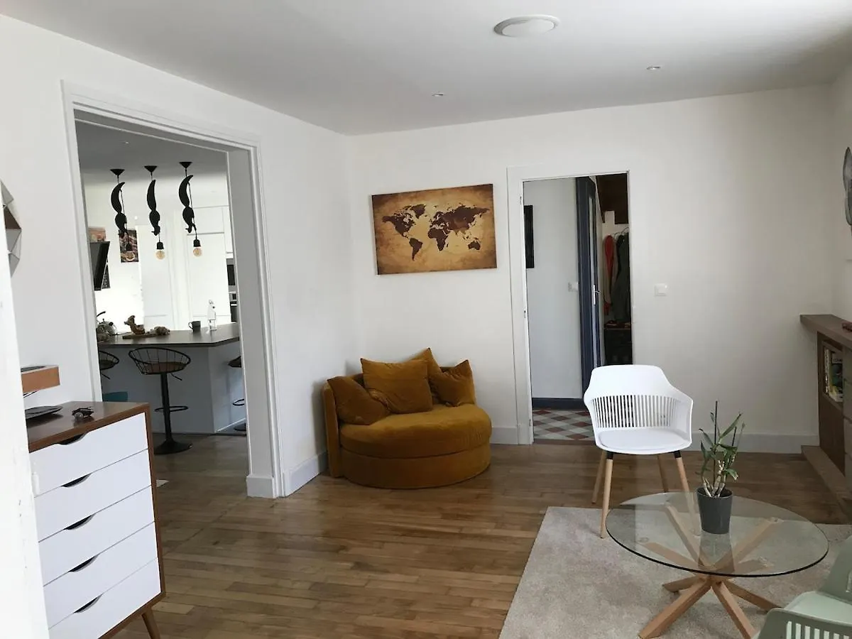 Beautiful 8-Bedroom Family Home 拉尼翁 法国
