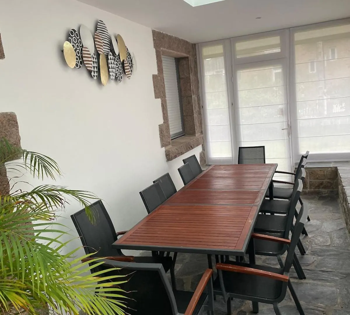 Beautiful 8-Bedroom Family Home 拉尼翁