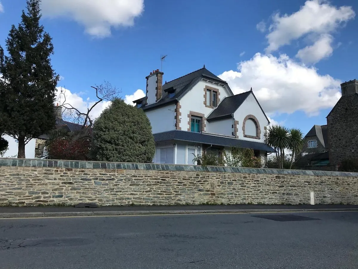 Beautiful 8-Bedroom Family Home 拉尼翁